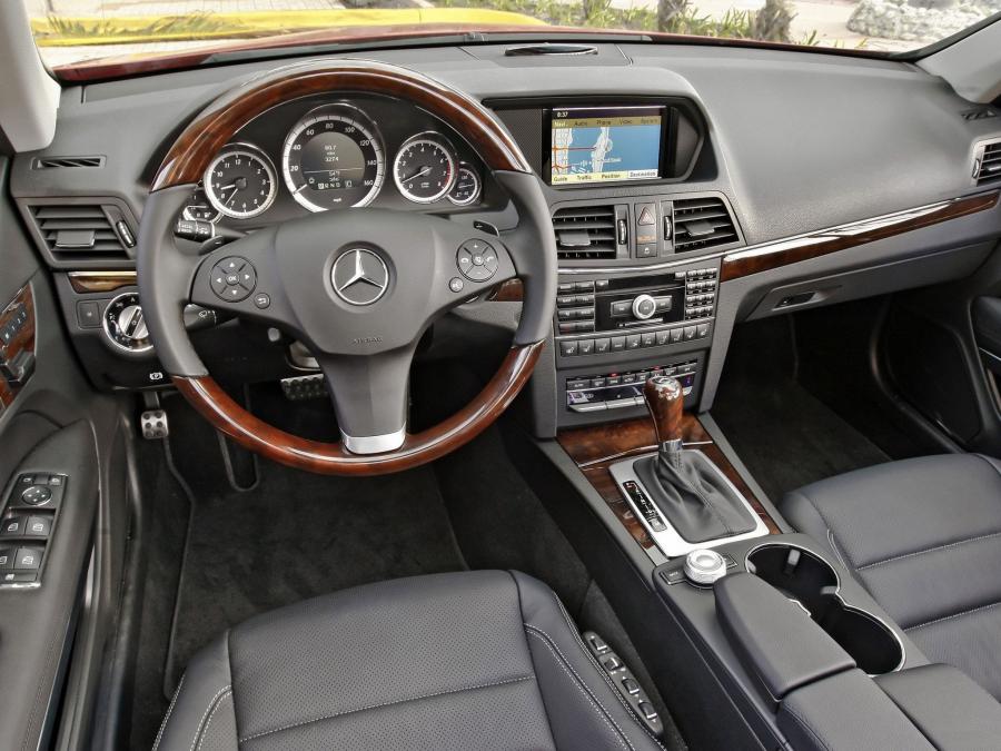  Mercedes-Benz E550 Cabriolet 2010 года  (фото 6 из 21)